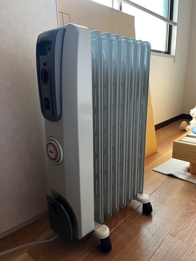 デロンギオイルヒーター　数回使用のみ！タイマー付き！保証25年の冬までついています！