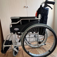 車椅子　自走式　ノーパンク 折りたたみ車いす　 ケアテックジャパン