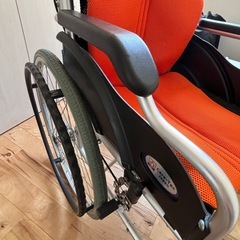 車椅子　自走式　ノーパンク 折りたたみ車いす　 ケアテックジャパン