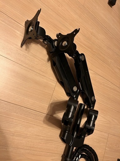 バウヒュッテ　PCディスプレイアーム2種類