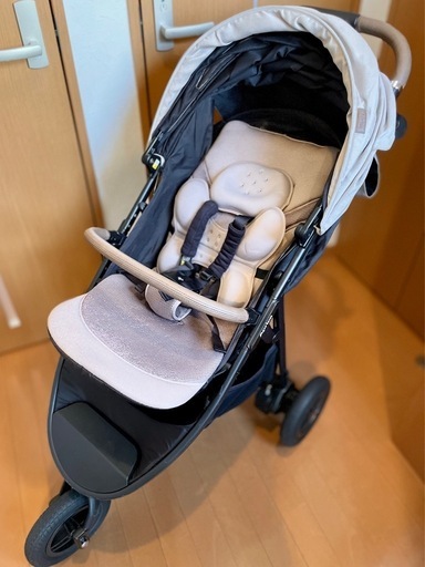 Aprica 3輪　スムーヴプレシャス　ベージュ　フットマフ＆レインカバー付き