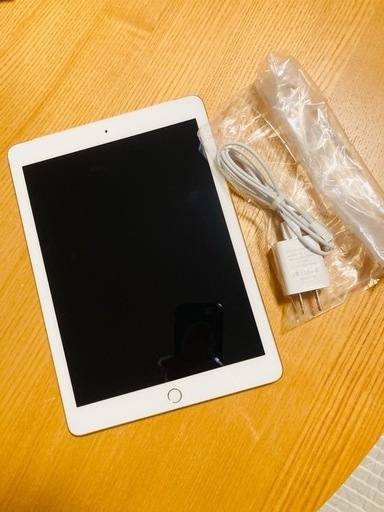 Apple iPad (第５世代) Wi-Fi + Cellular 128GB ゴールド (整備済み品)