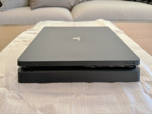 ソフト付き18,000円 / ソフトなし 16,000円 PS4 プレイステーション4 CUH-2200A ソフト5点付 ソフト付き18,000円 / ソフトなし 16,000円 PS4 プレイステーション4