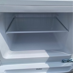 アース万代店　★2020年製★美品 中古★Haier☆130L☆2ドア冷凍冷蔵庫☆右開き☆置き場所を選ばないスリムボディ【JR-N130A-W