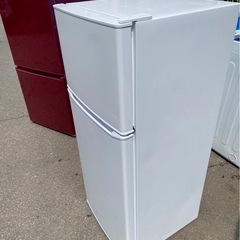 アース万代店　★2020年製★美品 中古★Haier☆130L☆2ドア冷凍冷蔵庫☆右開き☆置き場所を選ばないスリムボディ【JR-N130A-W