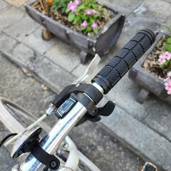 クロスバイク  7変速　フレーム　アルミ　白　配達可能