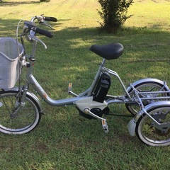 ナショナル　三輪電動自転車　バッテリーダメ、古いですがまだきれいです ナショナル 三輪電動自転車 バッテリーダメ、古いですがまだきれいです