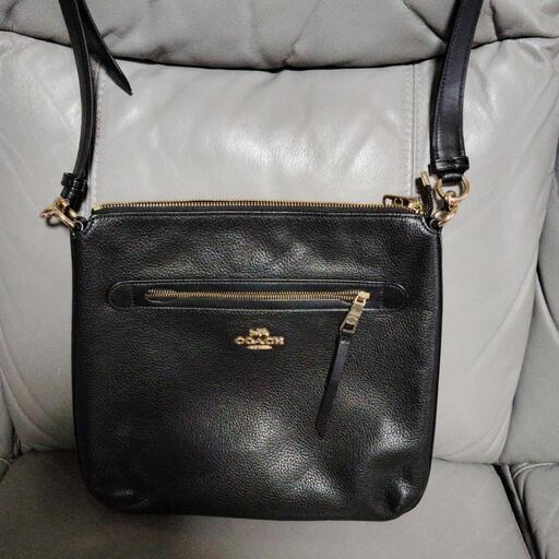 COACHショルダーバッグ。