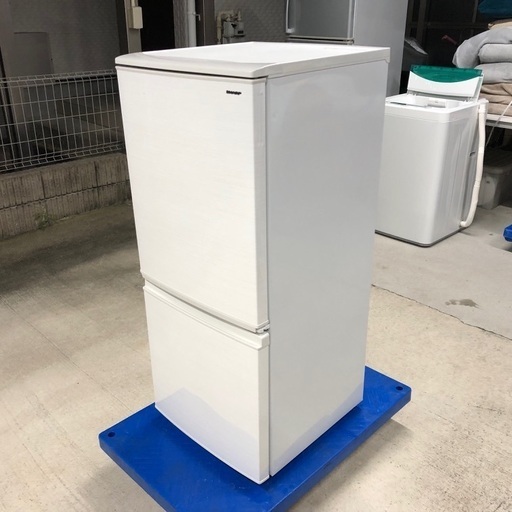 【美品】2018年製 シャープ冷凍冷蔵庫「SJ-D14A-W」137L