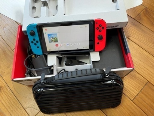 switch 本体一式②とオマケにソフトとポーチ