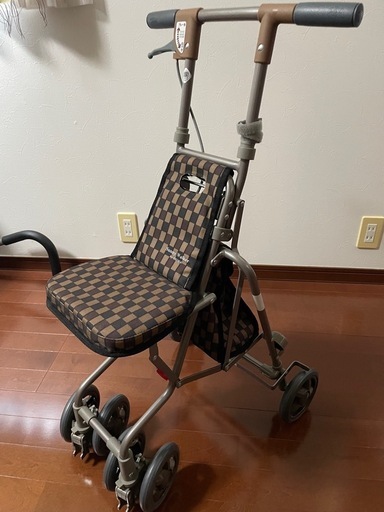 シルバーカー　手押し車