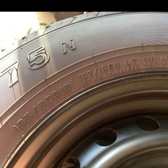 新車外し　4本　ハイエース　タイヤ　ホイール195/80R15 2023年