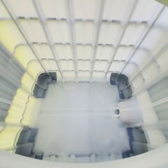 1トン。タンク。貯水タンク。農業タンク。雨水タンク。緊急時に。