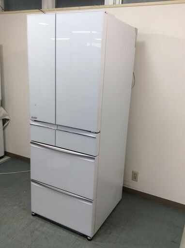 YJT8967【MITSUBISHI/三菱 6ドア冷蔵庫】美品 2020年製 MR-MX57F-W 家電 キッチン 冷蔵冷凍庫 フレンチドア 自動製氷 572L