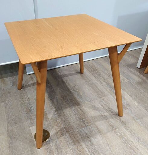 8月中限定【美品】ニトリ ダイニングテーブル フィルン 80 × 80cm（1