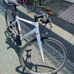 リサイクルショップどりーむ天保山店　No1301　自転車　クロスバイク　3×8段ギア付き　美品　ベル付き　PAECISION　