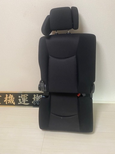 c26 セレナ　純正シートセカンド、リア