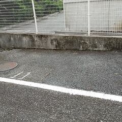 敷地内で一番奥まっている平置き自走式舗装済駐車場です。