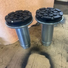 ⑯車整備 リフトアタッチメント/バンザイ/ガード付き/車両/工場/リフト用フレーム/柱リフト/カーメンテナンス/足ゲタ延長台/ ②車整備 リフトアタッチメント/バンザイ/ガード付き/車両/工場/リフト