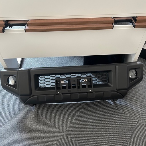 現行ジムニー　JB 64W フロントバンパー