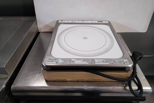 アイリスオーヤマ　IHクッキングヒーター　IHC-B122-W　動作未確認　ジャンク品