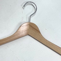 《美品‼︎》ブナ材木製ハンガーおまとめ100本（滑り止めゴム付き）