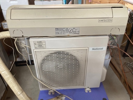 ジャンク品エアコン2台と事務用椅子