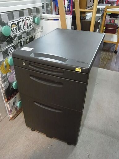 セール中につき、通常特価8,778円より20％引きの7,022円!　【27】okamura オカムラ　デスクワゴン　DS33XJ Z113　袖机　カギ　キャスター付き　キャビネット　スチールワゴン　引き出し　収納
