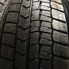 走行短め DUNLOP WINTER MAXX WM02 205/60R16 16インチ スタッドレス 4本 23年製 SAI ノア ヴォクシー ジューク プリウスα等　(KTE056)