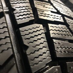 走行短め DUNLOP WINTER MAXX WM02 205/60R16 16インチ スタッドレス 4本 23年製 SAI ノア ヴォクシー ジューク プリウスα等　(KTE056)