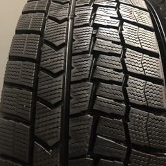 走行短め DUNLOP WINTER MAXX WM02 205/60R16 16インチ スタッドレス 4本 23年製 SAI ノア ヴォクシー ジューク プリウスα等　(KTE056)