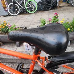 クロスバイク  ２７インチ　６変速　雨カバー　付き　オレンジ　配達可能