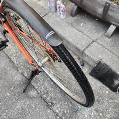 クロスバイク  ２７インチ　６変速　雨カバー　付き　オレンジ　配達可能