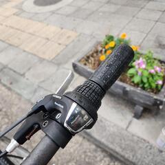 クロスバイク  ２７インチ　６変速　雨カバー　付き　オレンジ　配達可能