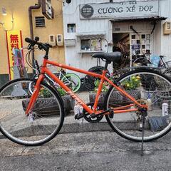 クロスバイク  ２７インチ　６変速　雨カバー　付き　オレンジ　配達可能