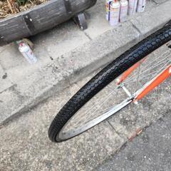 クロスバイク  ２７インチ　６変速　雨カバー　付き　オレンジ　配達可能