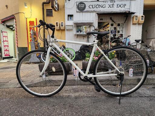 クロスバイク　７００ｘ２８ｃ　６変速　白　配配達可能