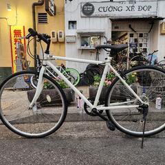 クロスバイク　７００ｘ２８ｃ　６変速　白　配配達可能