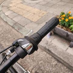 クロスバイク　７００ｘ２８ｃ　６変速　白　配配達可能