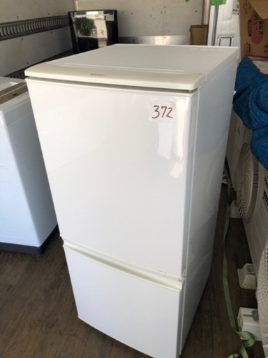 NO 372\n 福岡市内配送設置無料✨　シャープ 137L 2ドア冷蔵庫（ホワイト系）SHARP SJ-D14A-W