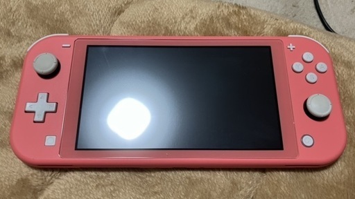 NintendoSwitchLightピンク+カバーとフィルムとコントローラ