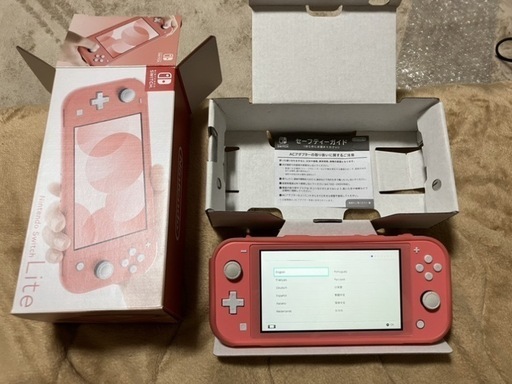 NintendoSwitchLightピンク+カバーとフィルムとコントローラ