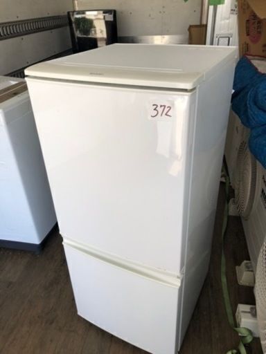 NO 372 福岡市内配送設置無料✨　シャープ 137L 2ドア冷蔵庫（ホワイト系）SHARP SJ-D14A-W