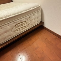 【売ります】クイーンサイズベッド　ニトリ　