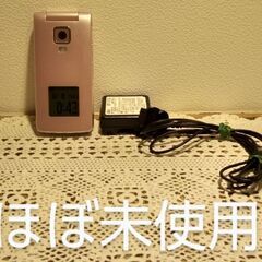 きれいなau携帯K003kyoceraと充電器