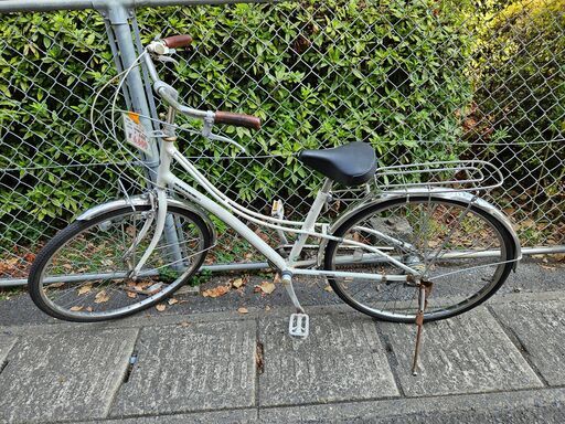 【リサイクルショップどりーむ鹿大前店】No1496　26インチ自転車　シティサイクル　ホワイトカラー　ギア6段変速　ハロゲンライト付き(ハンドルレバー式)　※鍵・カゴなし