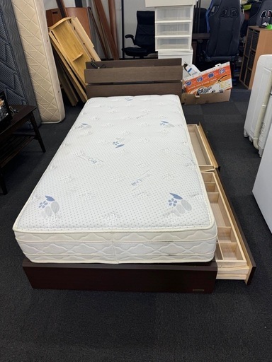 シングルベッド single bed