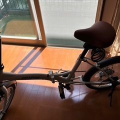 折りたたみ自転車　後輪パンクしてます