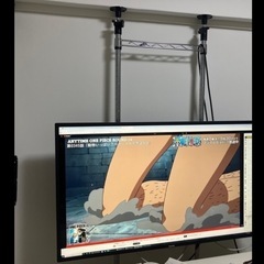 突っ張り棒と壁掛けモニター固定器具