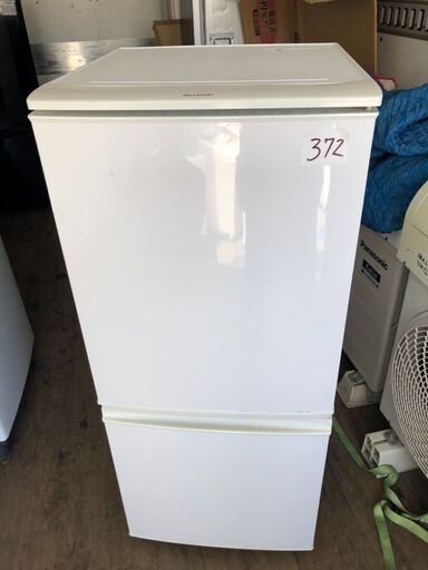 NO 372 北九州市内配送設置無料✨　シャープ 137L 2ドア冷蔵庫（ホワイト系）SHARP SJ-D14A-W